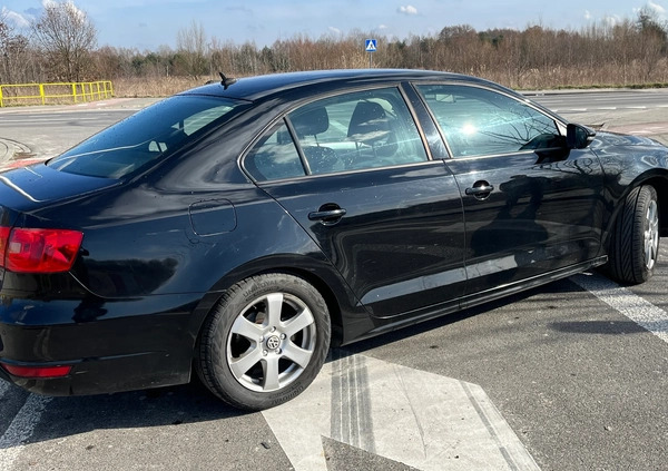 Volkswagen Jetta cena 30500 przebieg: 233000, rok produkcji 2012 z Kobyłka małe 67